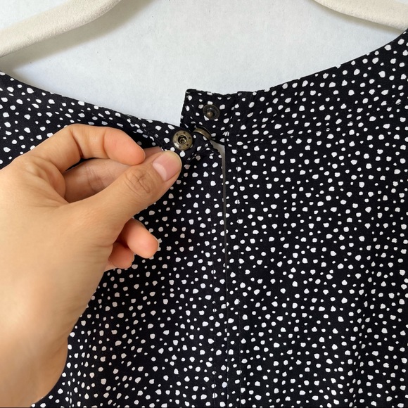 Banana Republic women’s 3/4 sleeve polka dot romper, small, black and white - Picture 4 of 10
